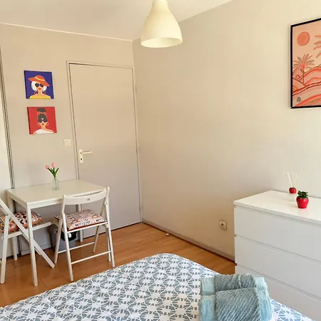 Apartment Centre-ville La Rochelle, 2 Pas De La Gare, Free Wifi La Rochelle (Charente-Maritime)