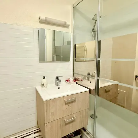 Apartment Centre-ville La Rochelle, 2 Pas De La Gare, Free Wifi La Rochelle (Charente-Maritime)